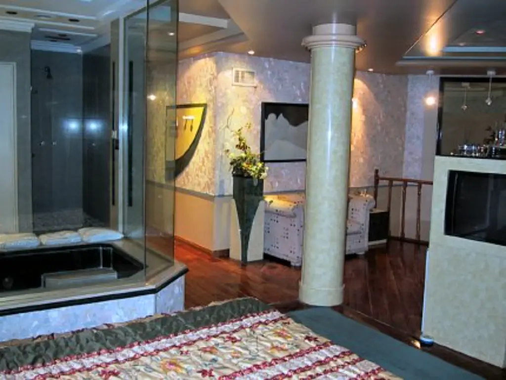 Telo en Paso del Rey con habitación íntima y aire acondicionado