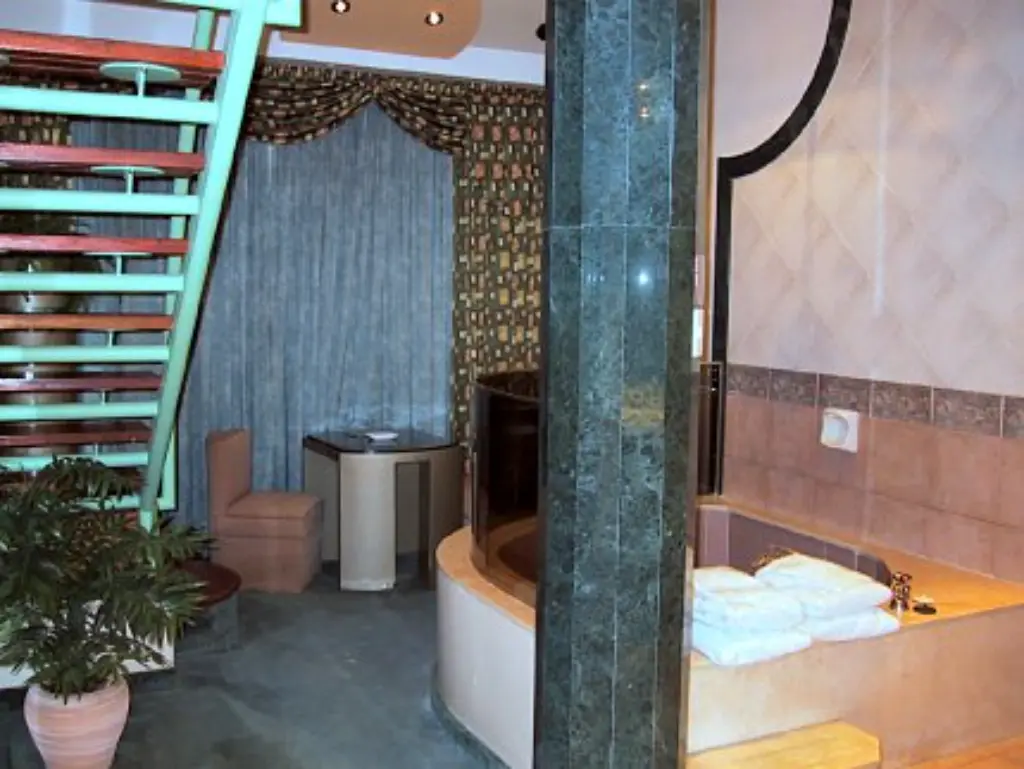 Suite premium con jacuzzi doble en Hedonism Paso del Rey