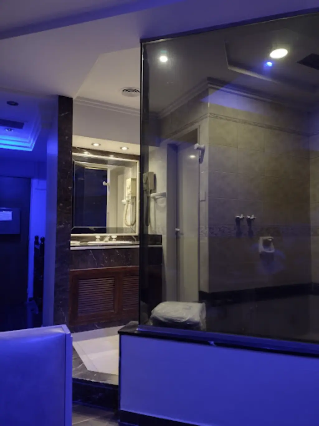 Suite erótica con hidromasaje y sauna en Hedonism, Moreno