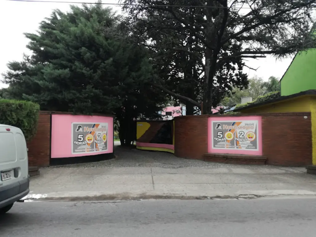 Suite con terraza exclusiva para escapadas románticas – Hotel Horóscopo