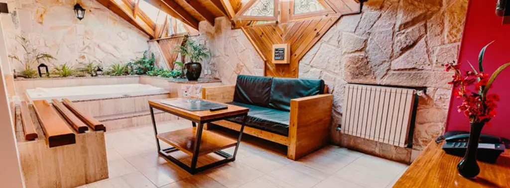 Habitación con ambiente romántico en albergue Jonde San Justo