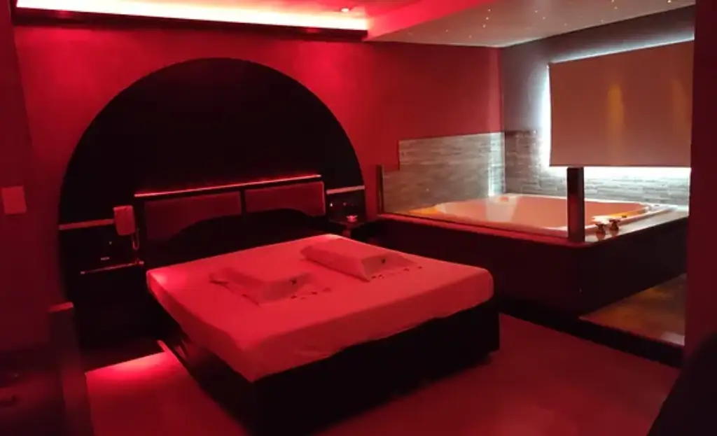 Suite con hidromasaje en Morón en Hotel Momentos