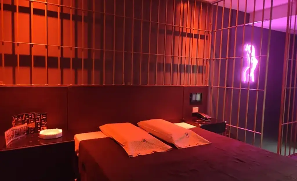 Habitación con entrada privada desde cochera en Morón