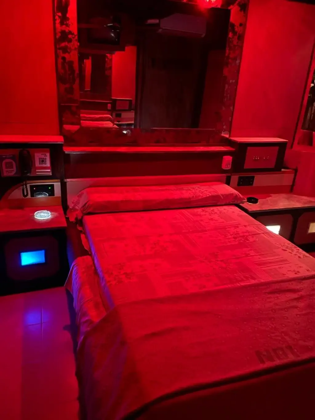 Habitación íntima con cochera privada en Isidro Casanova