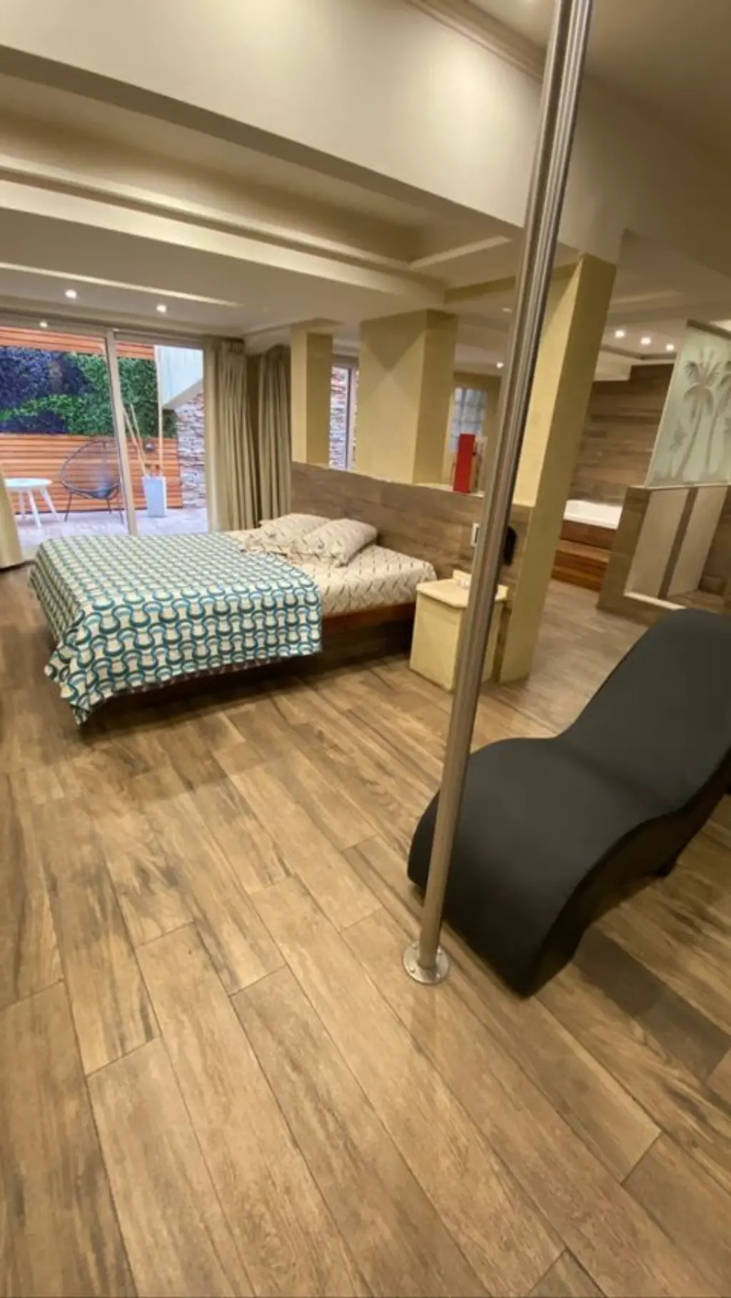 Cochera cerrada junto a la habitación en San Justo