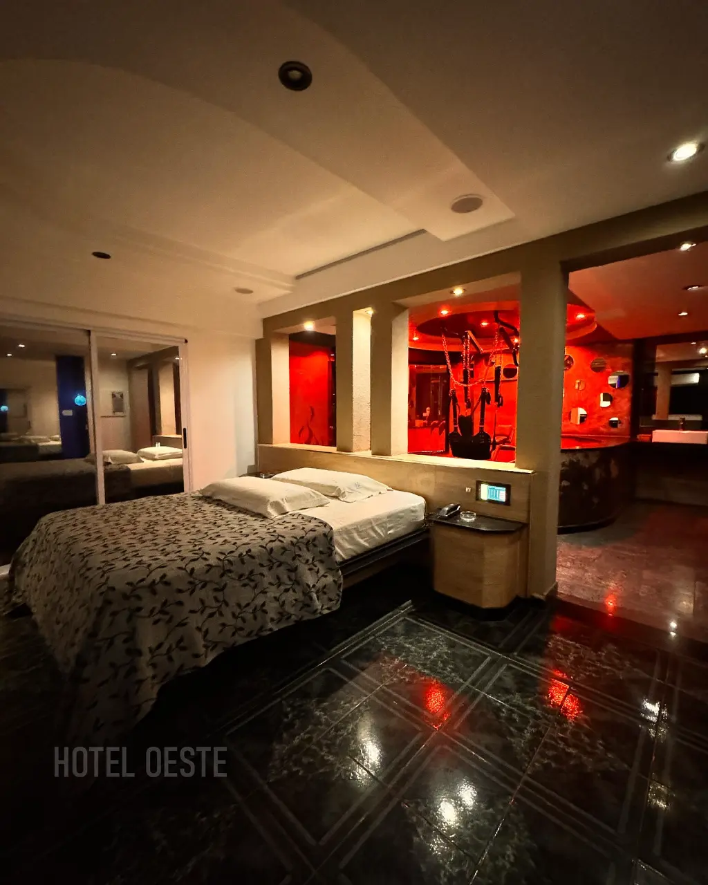 Suite con jardín privado en albergue Hotel Oeste, San Justo