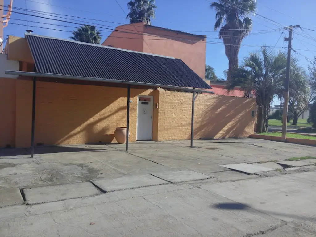 Suite con cochera privada en Moreno