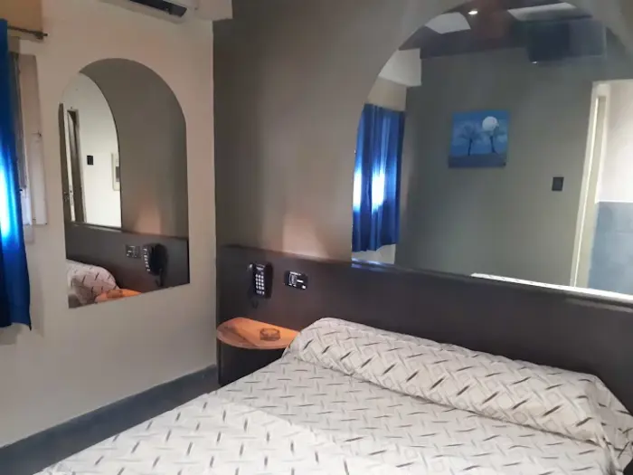 Cochera privada y habitación romántica en Paso del Rey