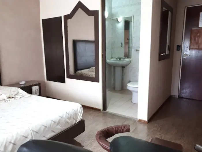 Ambiente reservado con ducha escocesa – Paso del Rey Moreno