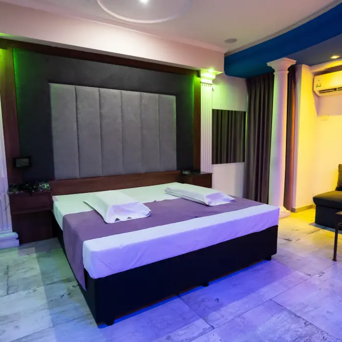 Habitación íntima con TV en Almirante Brown