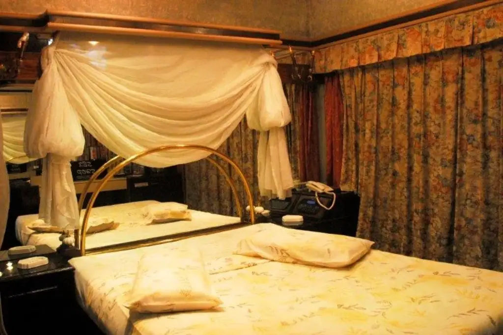 Suite Ovni futurista con ducha acrílica en Florencio Varela