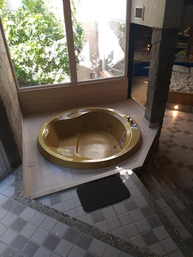 Habitación íntima con cochera privada en La Ruca Quilmes