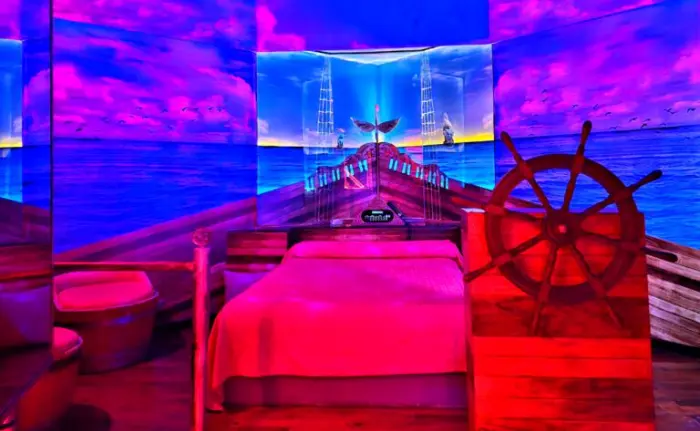 Cochera privada y acceso discreto en albergue transitorio Eros Quilmes