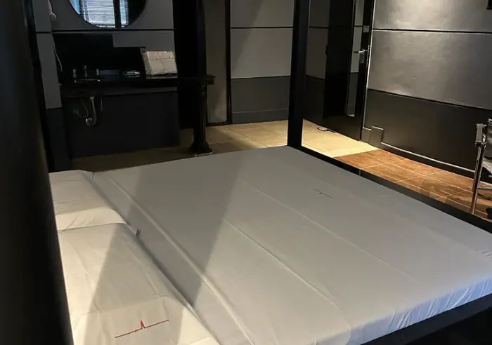 Cochera techada y ambiente discreto en telo Impasse Quilmes