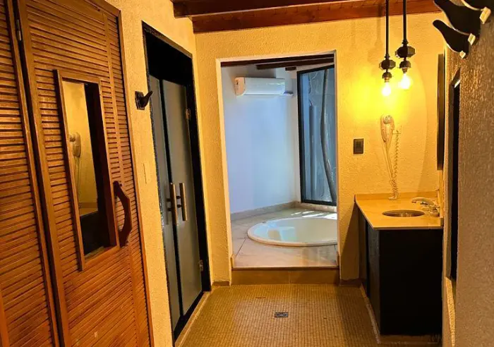 Telo en Quilmes con cochera cerrada y acceso discreto