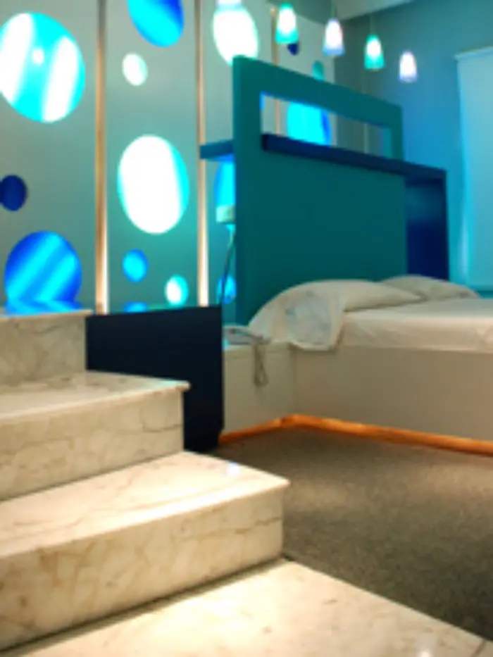 Telo Lighuel con suite temática y espejo de techo en zona Ezeiza