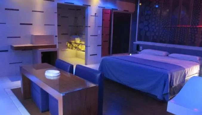 Habitación con TV y frigobar en Florencio Varela