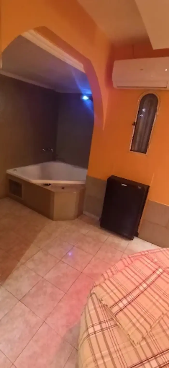 Cochera cerrada y ambiente íntimo en Mimos