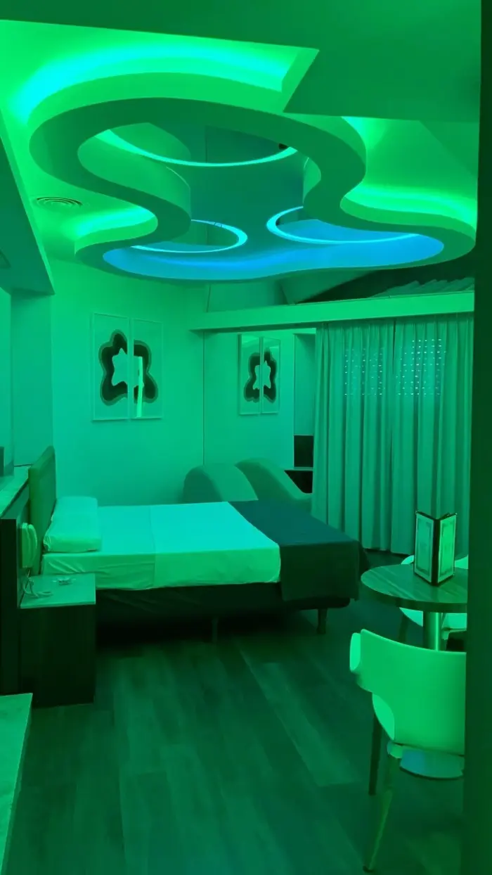 Telo en Monte Grande con suite temática y luces LED