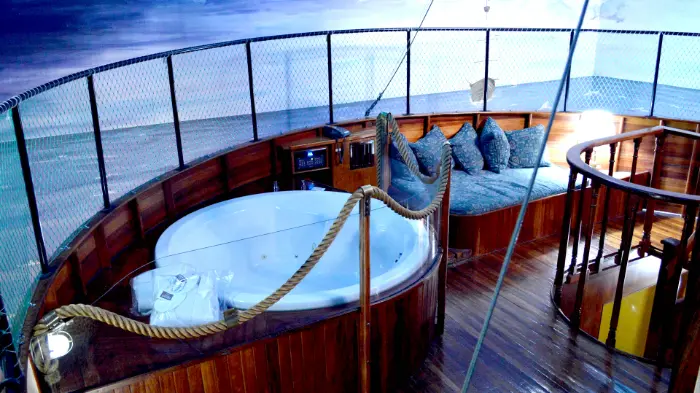 Suite de inspiración marina con jacuzzi doble en Quilmes