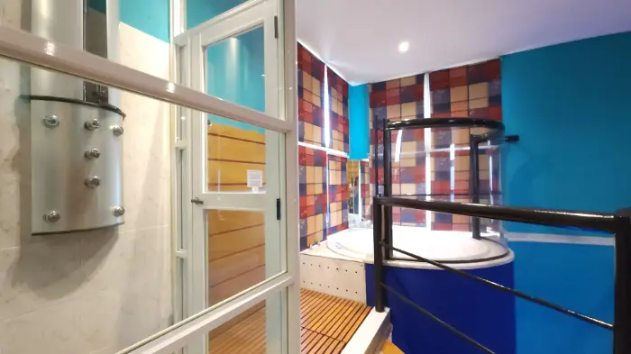 Habitación ambientada como galeón con cochera privada en Quilmes