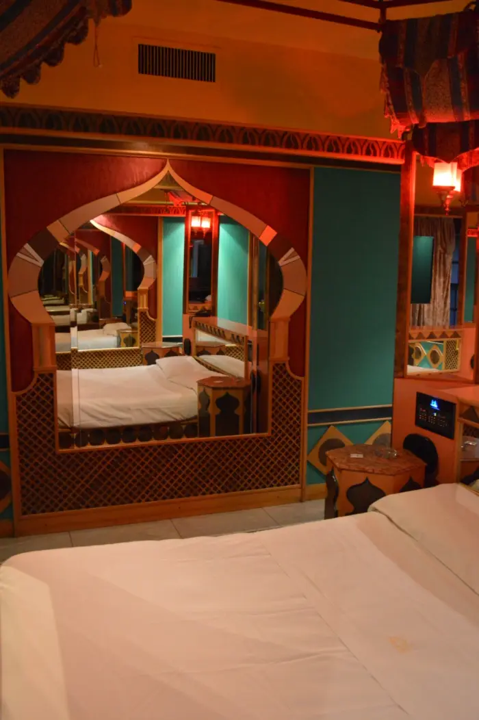 Cochera privada y ambiente íntimo en telo Owen de Quilmes