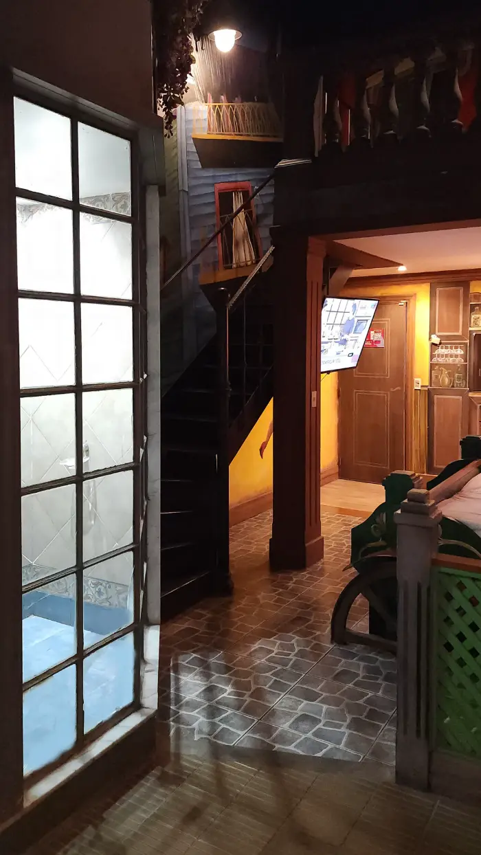 Suite con hidromasaje y luces tenues en Hotel Owen Quilmes