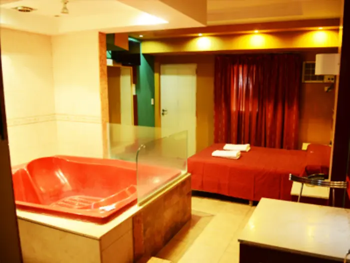 Cochera cerrada y ambiente íntimo en Paraíso