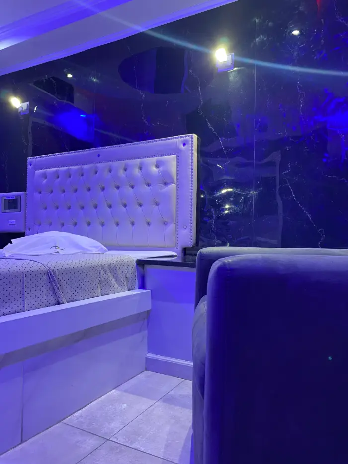 Habitación íntima con cochera privada en Florencio Varela