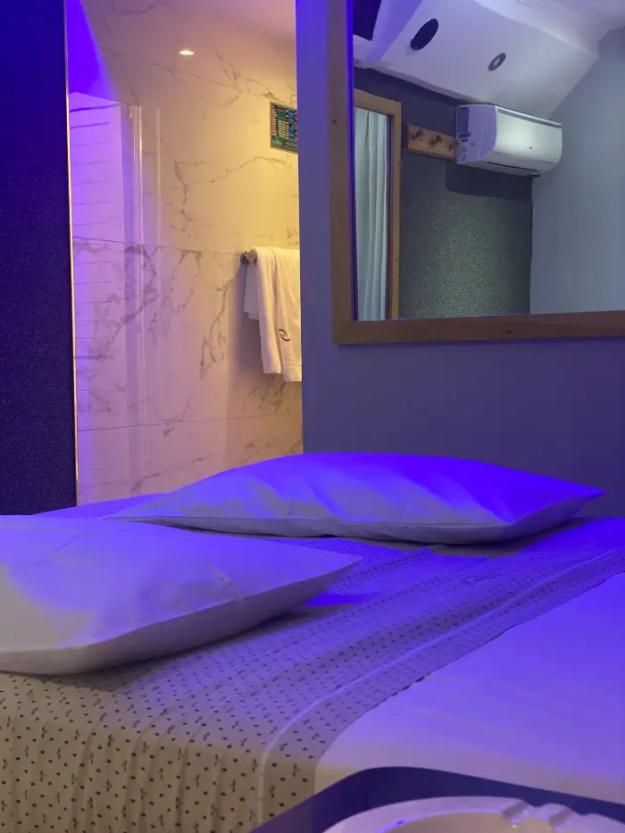 Habitación elegante con tv y frigobar en Florencio Varela