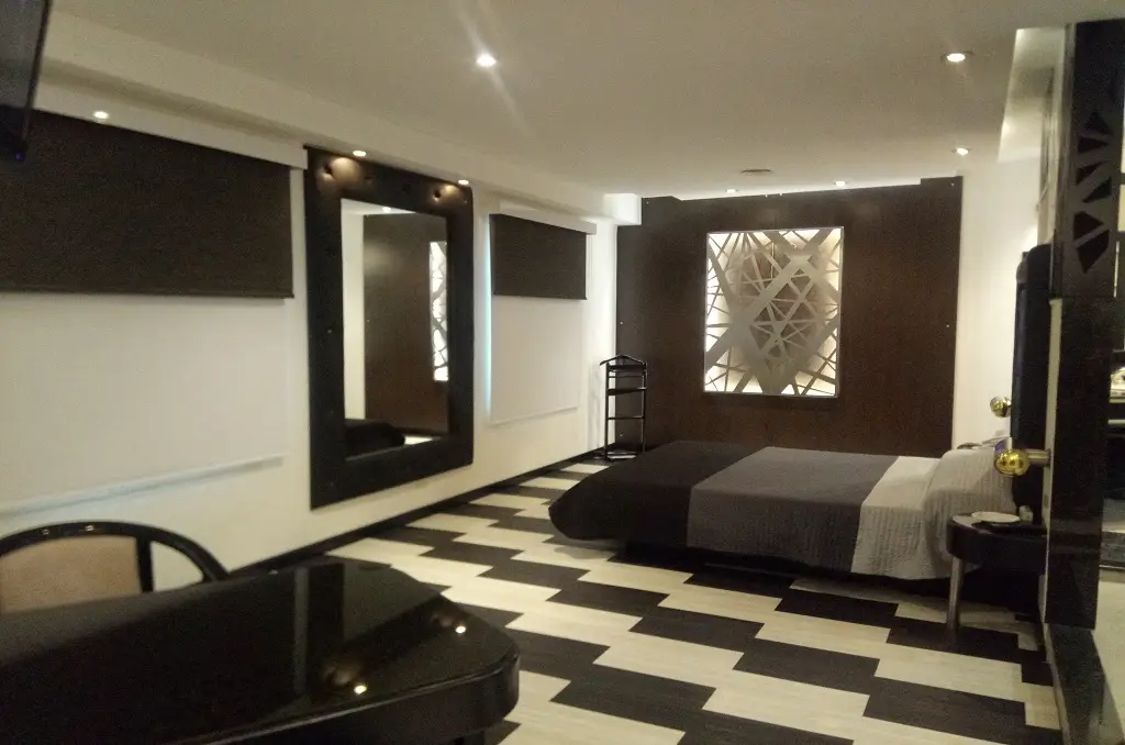 Habitación con cochera privada en Lomas de Zamora